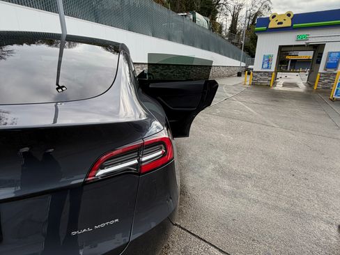 Used 2021 Tesla Model Y Long Range image 5