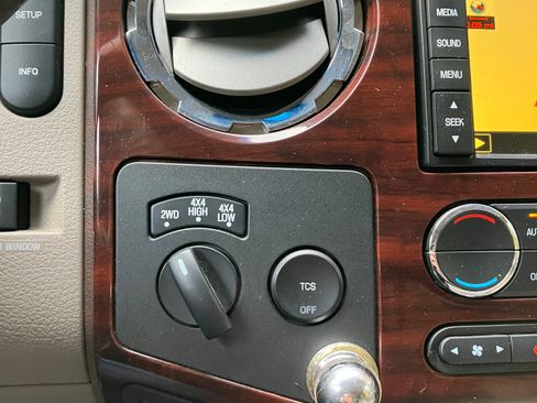 Used 2010 Ford F250 Lariat image 1