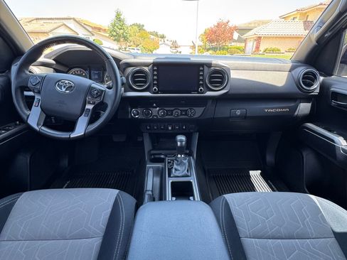 Used 2020 Toyota Tacoma TRD Off-Road w/ Technology Package AWD/4WD image 11