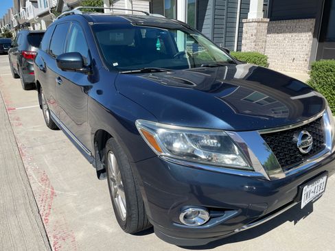 Used 2013 Nissan Pathfinder Platinum w/ Platinum Premium Pkg image 4