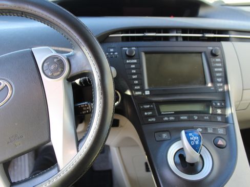 Used 2010 Toyota Prius Two image 6