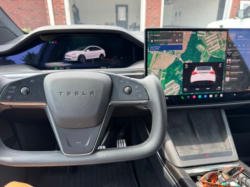 Used 2025 Tesla Model X Plaid AWD/4WD image 2