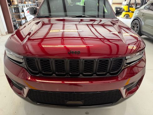 Used 2025 Jeep Grand Cherokee Altitude RWD image 15