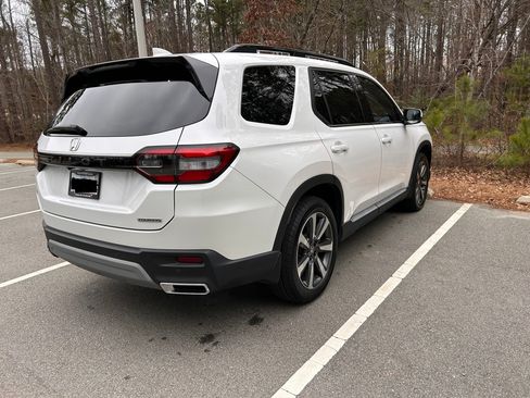 Used 2024 Honda Pilot Touring image 18