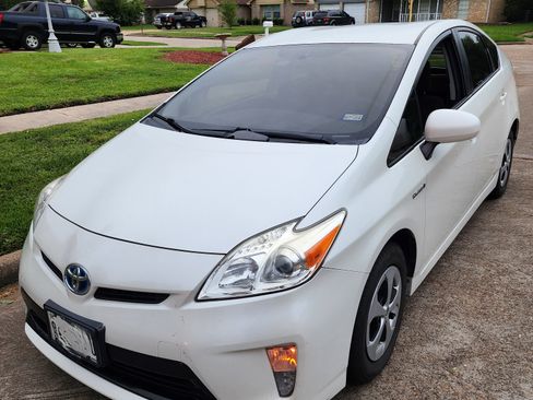 Used 2015 Toyota Prius Four image 13