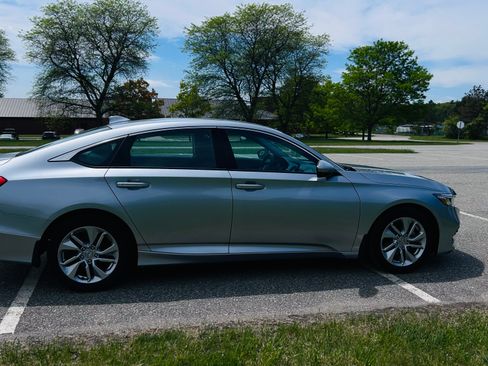 Used 2019 Honda Accord LX image 2