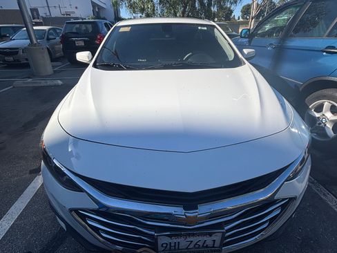 Used 2021 Chevrolet Malibu LT FWD image 2