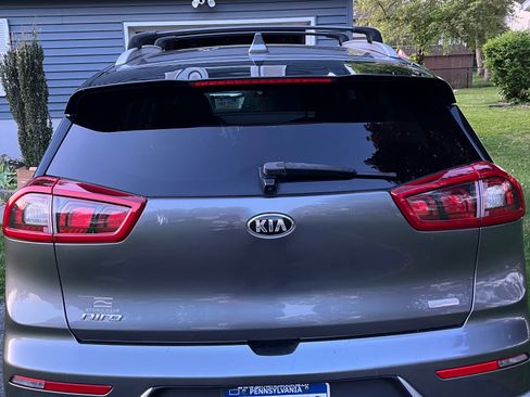 Used 2017 Kia Niro LX FWD image 5