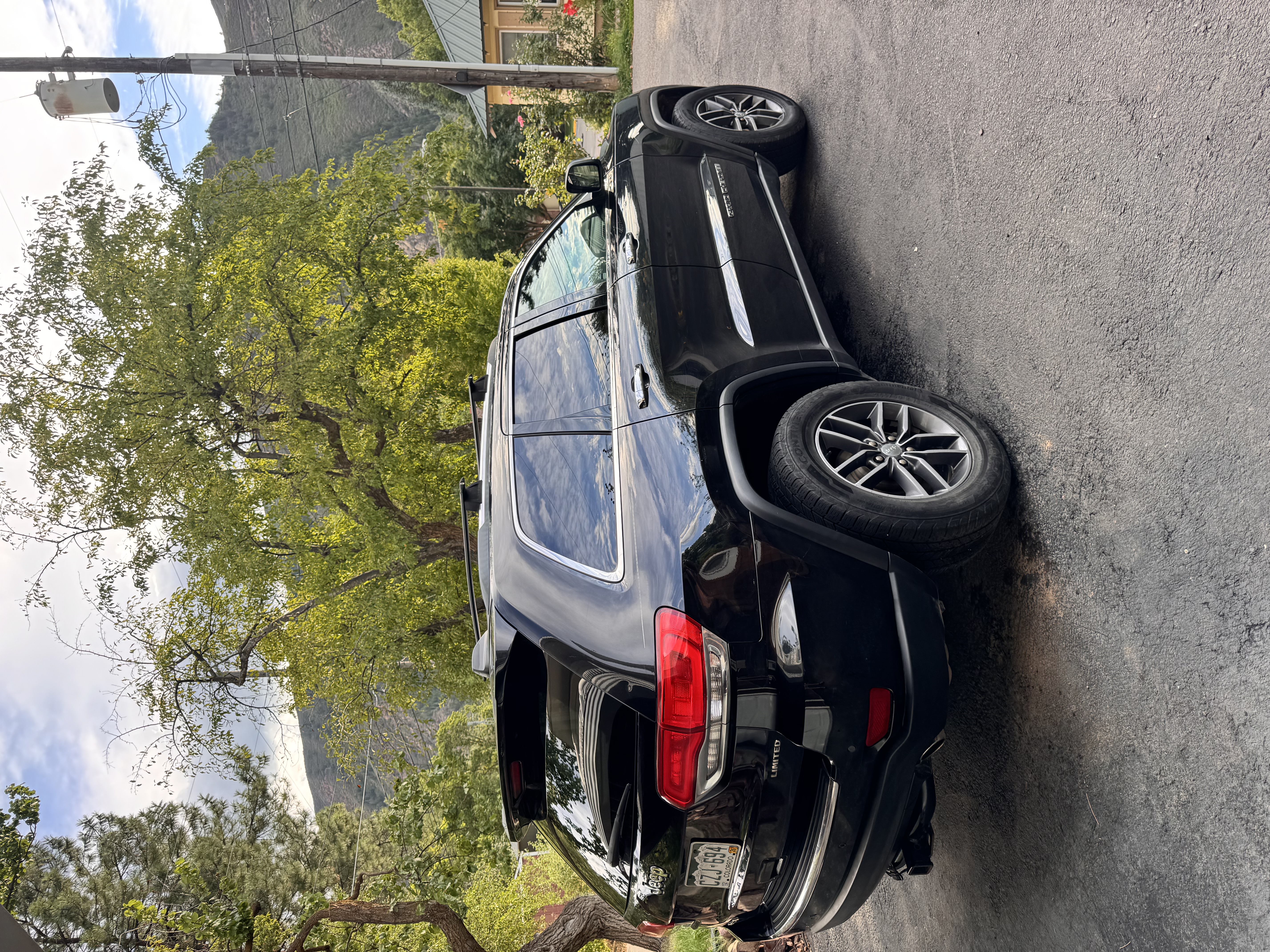 Used 2017 Jeep Grand Cherokee Limited AWD/4WD image 6