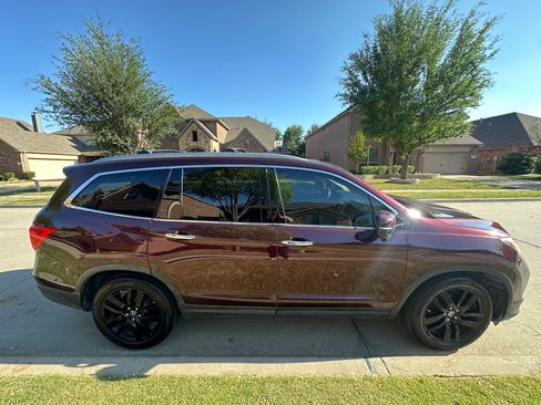 Used 2017 Honda Pilot Touring image 1