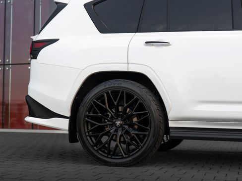 Used 2024 Lexus LX 600 F Sport image 12