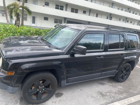Used 2014 Jeep Patriot Sport w/ Power Value Group image 1