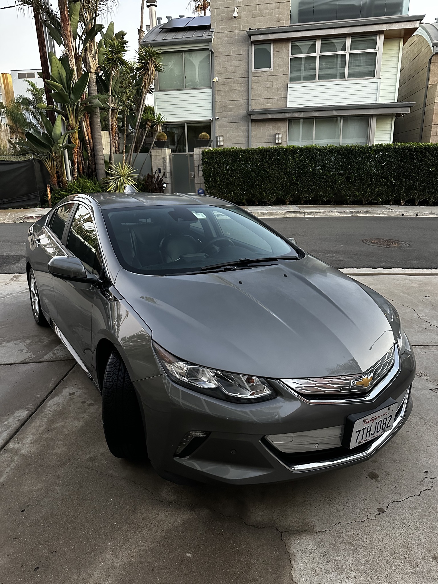 Used 2017 Chevrolet Volt Premier w/ Driver Confidence II Package FWD image 1