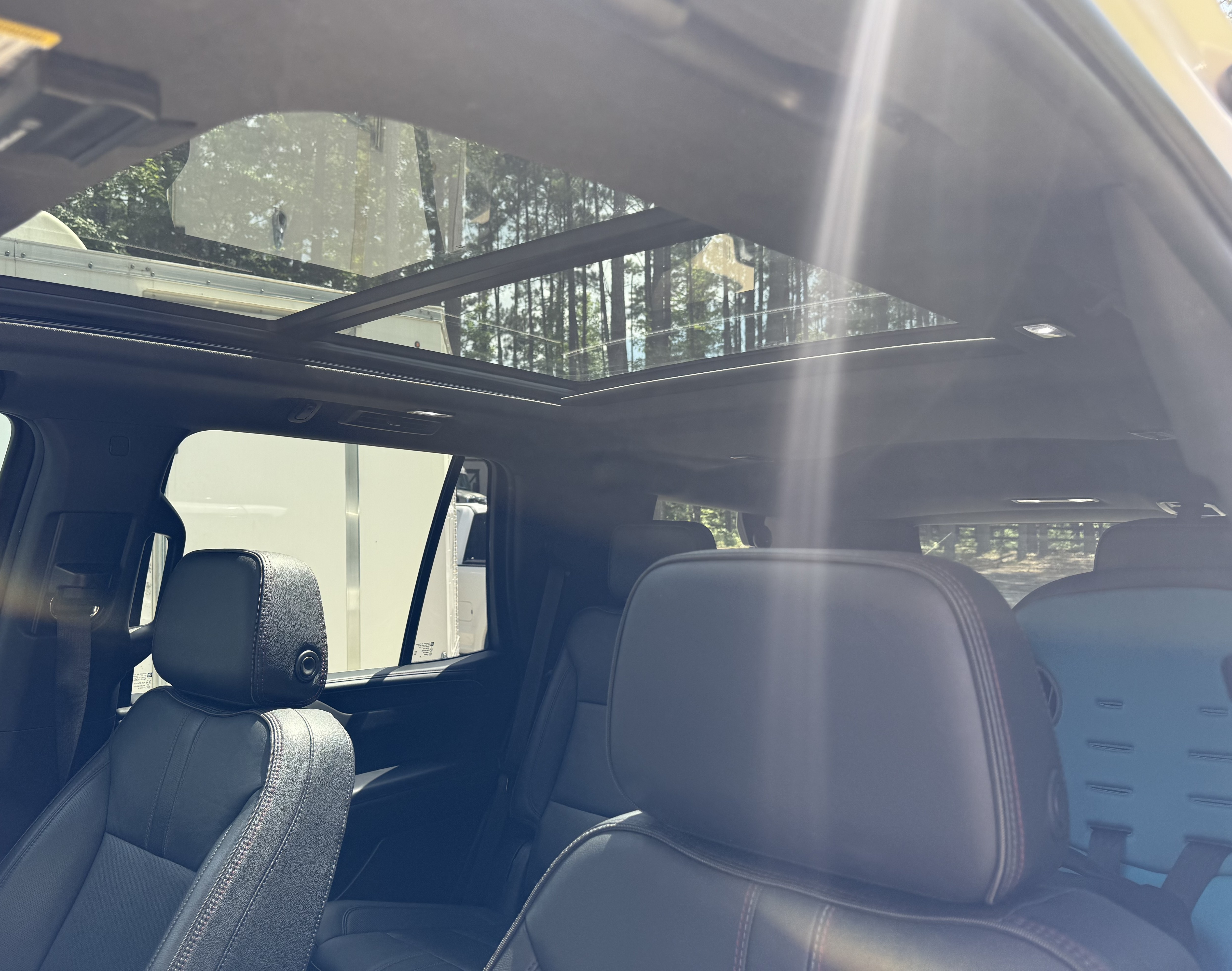 Used 2021 Chevrolet Tahoe RST w/ Luxury Package RWD image 12
