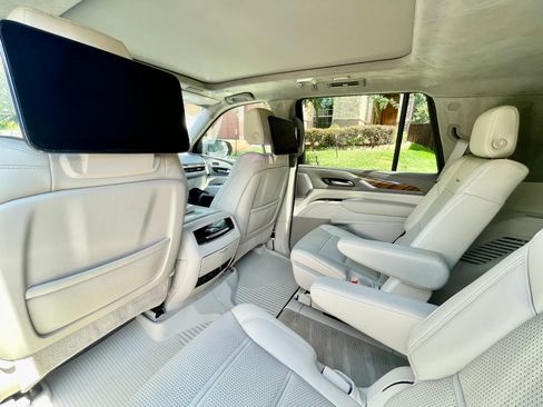 Used 2021 Cadillac Escalade Premium Luxury Platinum AWD/4WD image 9
