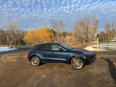 Used 2018 Porsche Macan Turbo image 4