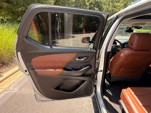 Used 2018 Chevrolet Traverse High Country AWD/4WD image 23
