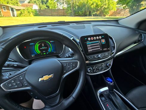 Used 2017 Chevrolet Volt Premier w/ Driver Confidence II Package FWD image 2