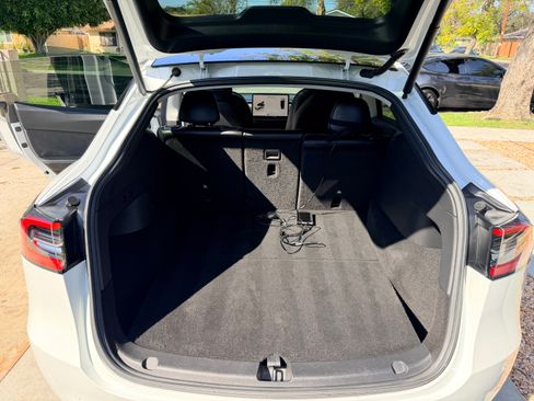 Used 2022 Tesla Model Y Performance image 10