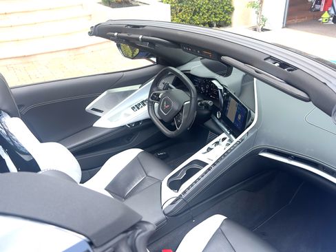 Used 2021 Chevrolet Corvette Stingray Preferred Conv w/ Z51 Performance Package RWD image 5