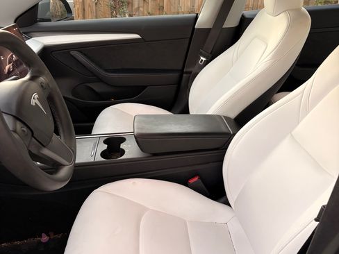 Used 2023 Tesla Model 3 Standard Range image 5