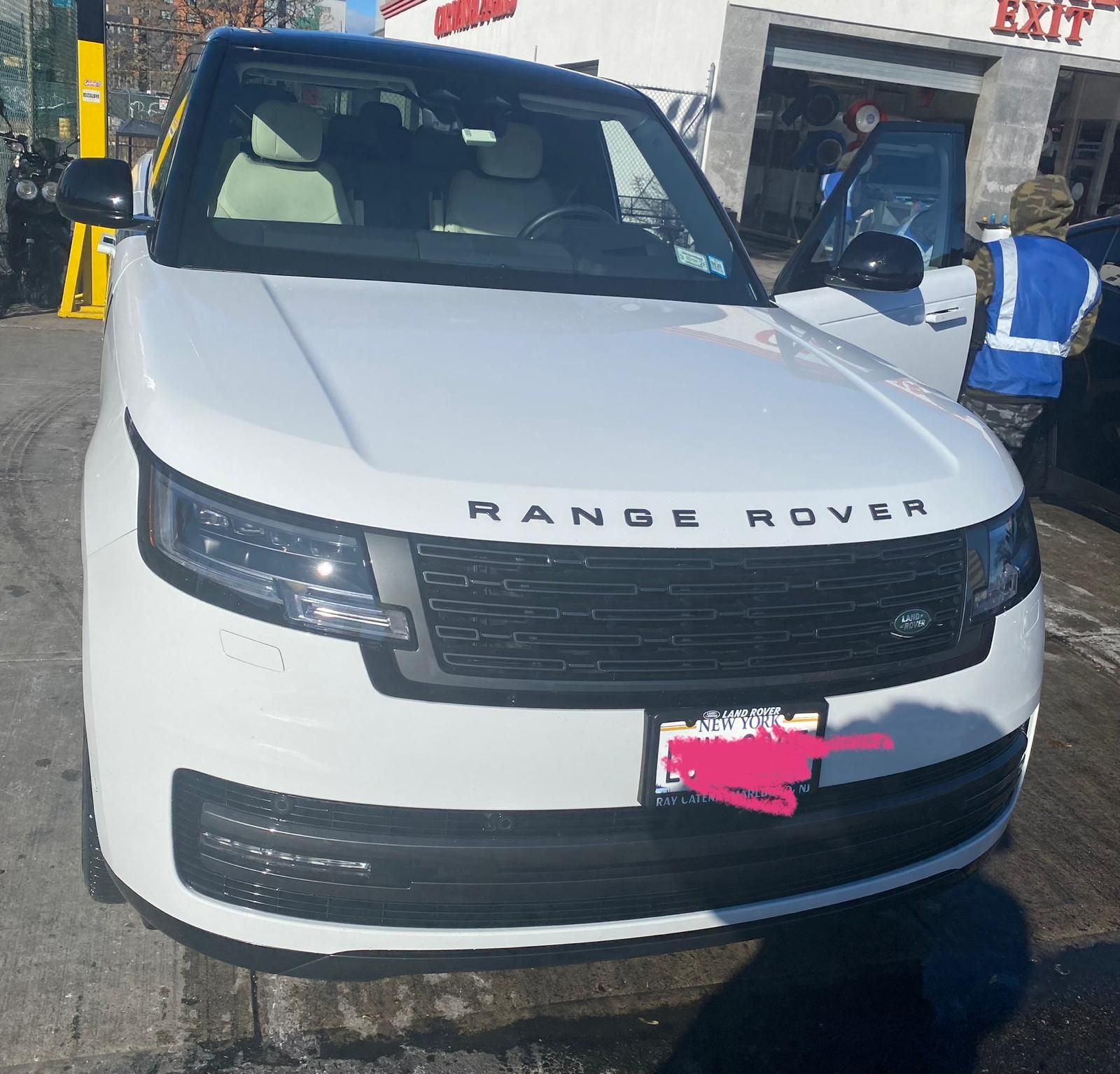 Used 2024 Land Rover Range Rover Long Wheelbase SE AWD/4WD image 13