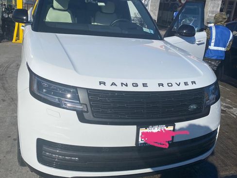 Used 2024 Land Rover Range Rover Long Wheelbase SE AWD/4WD image 13