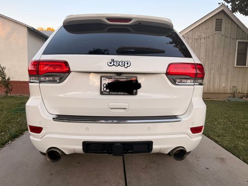 Used 2014 Jeep Grand Cherokee Overland w/ Advanced Technology Group image 4