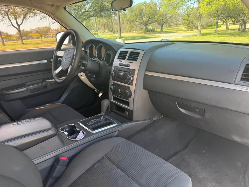 Used 2010 Dodge Charger SXT RWD image 24