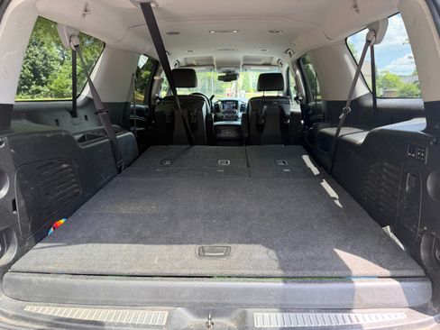 Used 2018 Chevrolet Suburban Premier AWD/4WD image 9