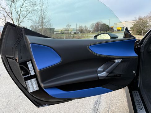 Used 2023 Ferrari SF90 Stradale image 11