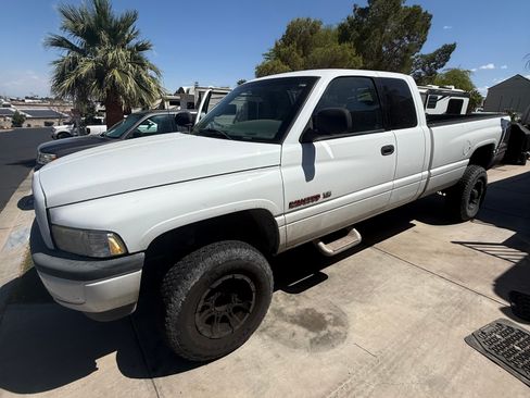 Used 1998 Dodge Ram 2500 Truck 4x4 Quad Cab image 13