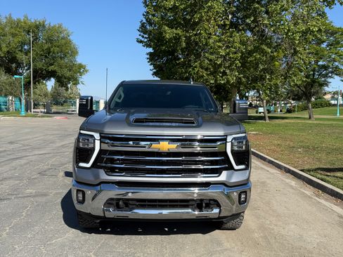 Used 2025 Chevrolet Silverado 2500 LTZ w/ LTZ Plus Package AWD/4WD image 2