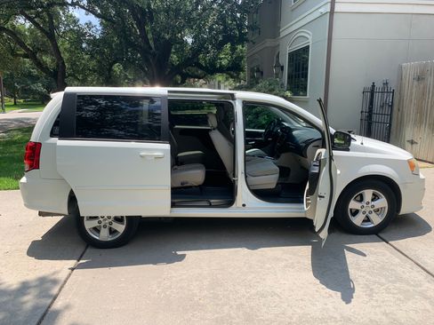 Used 2013 Dodge Grand Caravan SE image 10