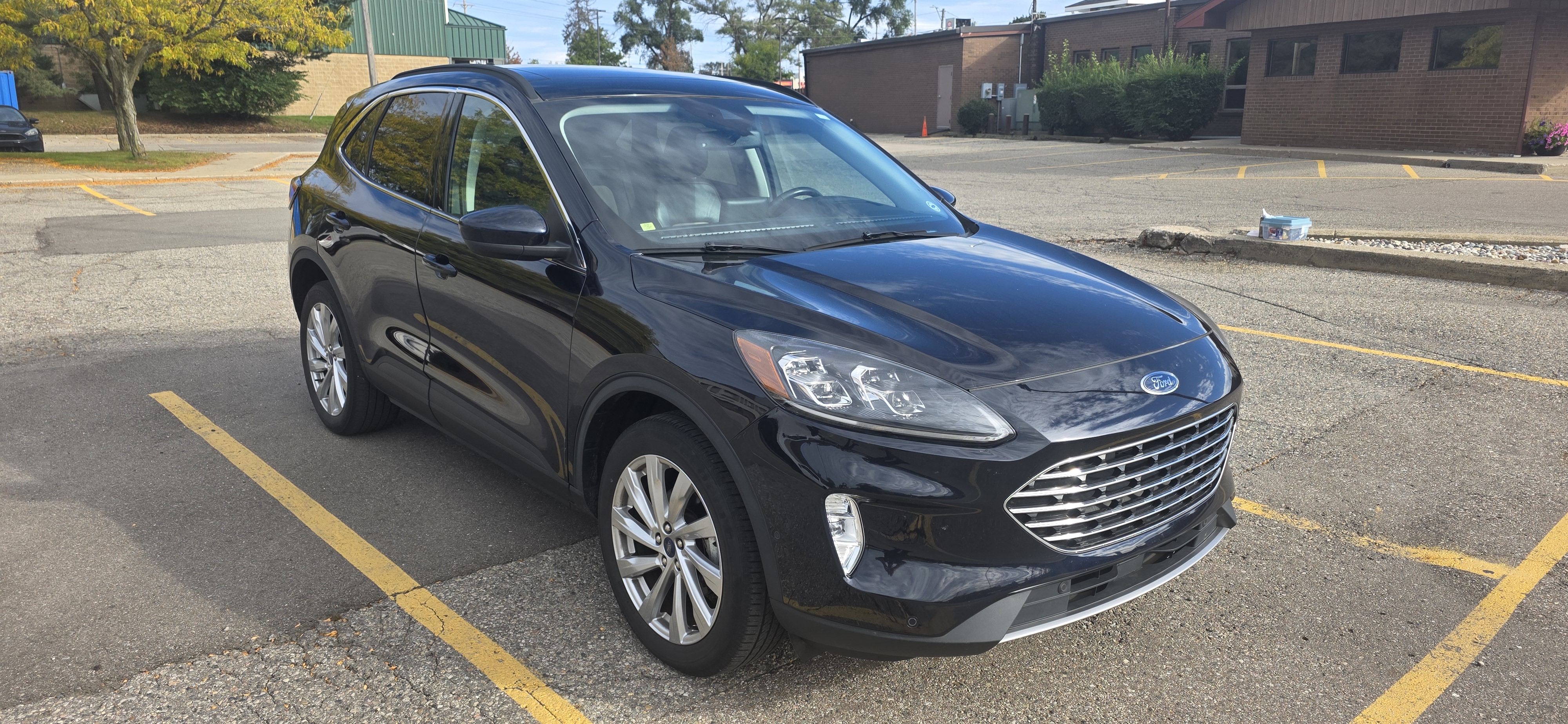 Used 2021 Ford Escape Titanium w/ Titanium Elite Package AWD/4WD image 9