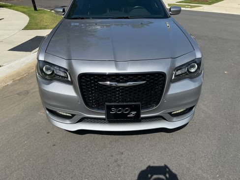 Used 2018 Chrysler 300 S w/ 300S Premium Group RWD image 6