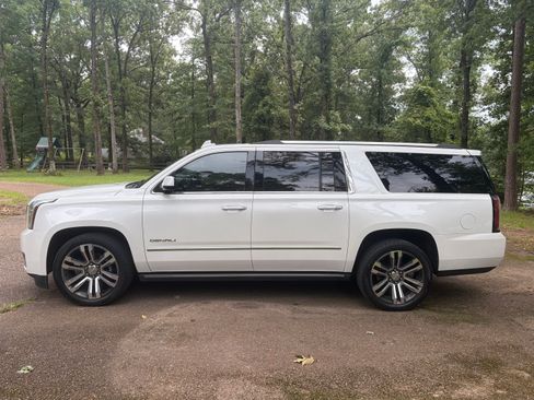 Used 2018 GMC Yukon XL Denali w/ Denali Ultimate Package AWD/4WD image 8
