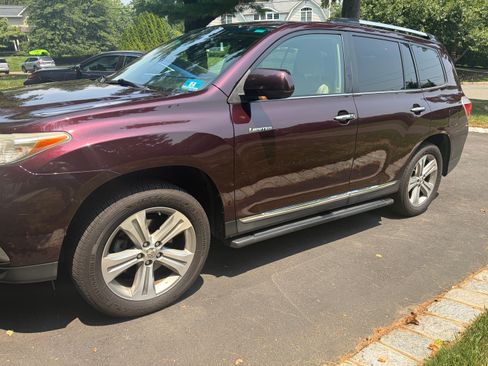 Used 2012 Toyota Highlander Limited w/ Tow Pkg AWD/4WD image 16