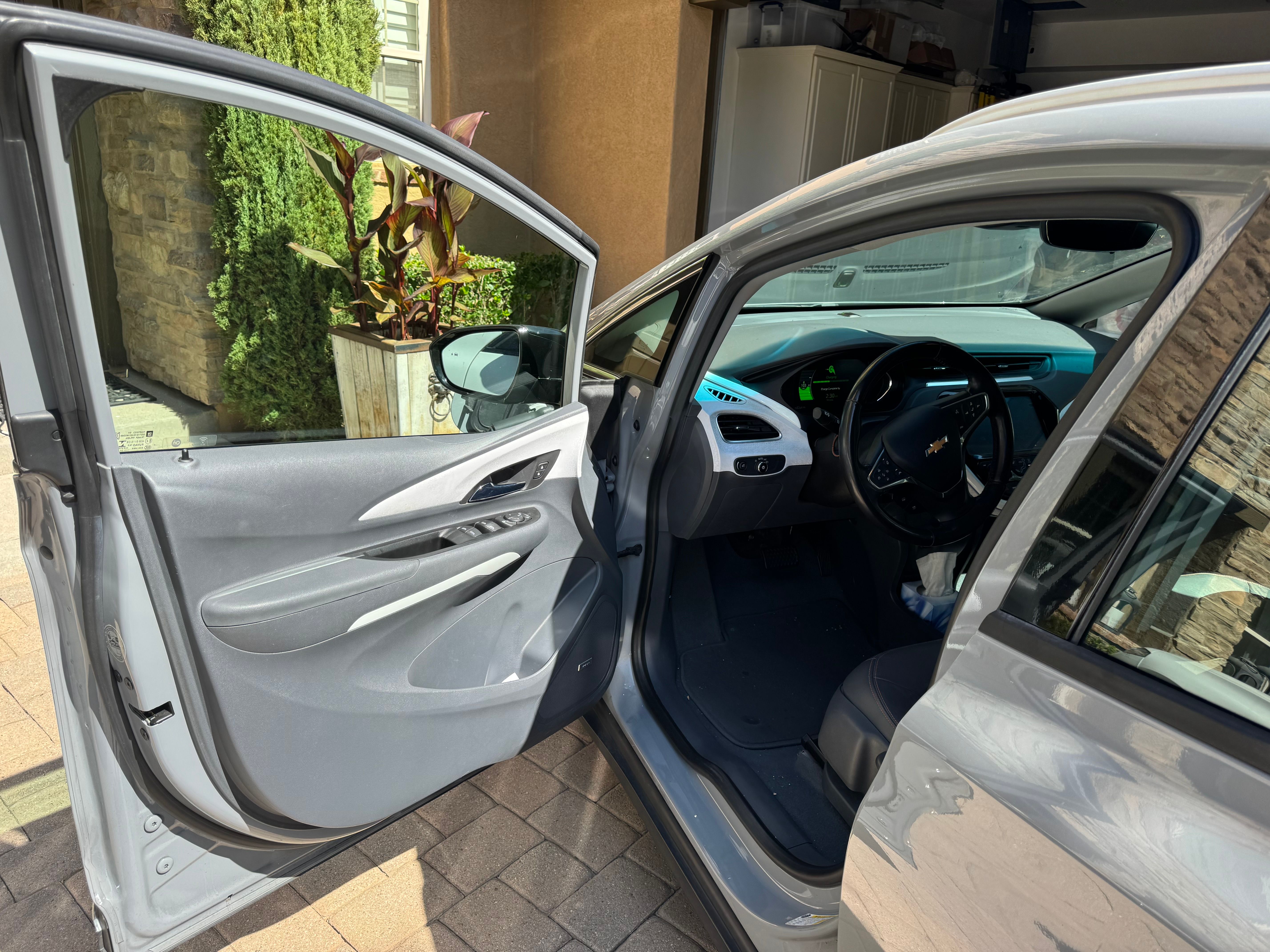 Used 2021 Chevrolet Bolt Premier w/ Infotainment Package FWD image 6