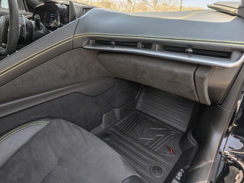 Used 2022 Chevrolet Corvette Stingray Premium Conv w/ Z51 Performance Package image 20