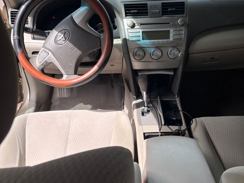 Used 2011 Toyota Camry LE FWD image 8