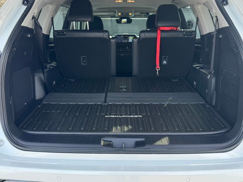 Used 2022 Toyota Highlander Limited image 18