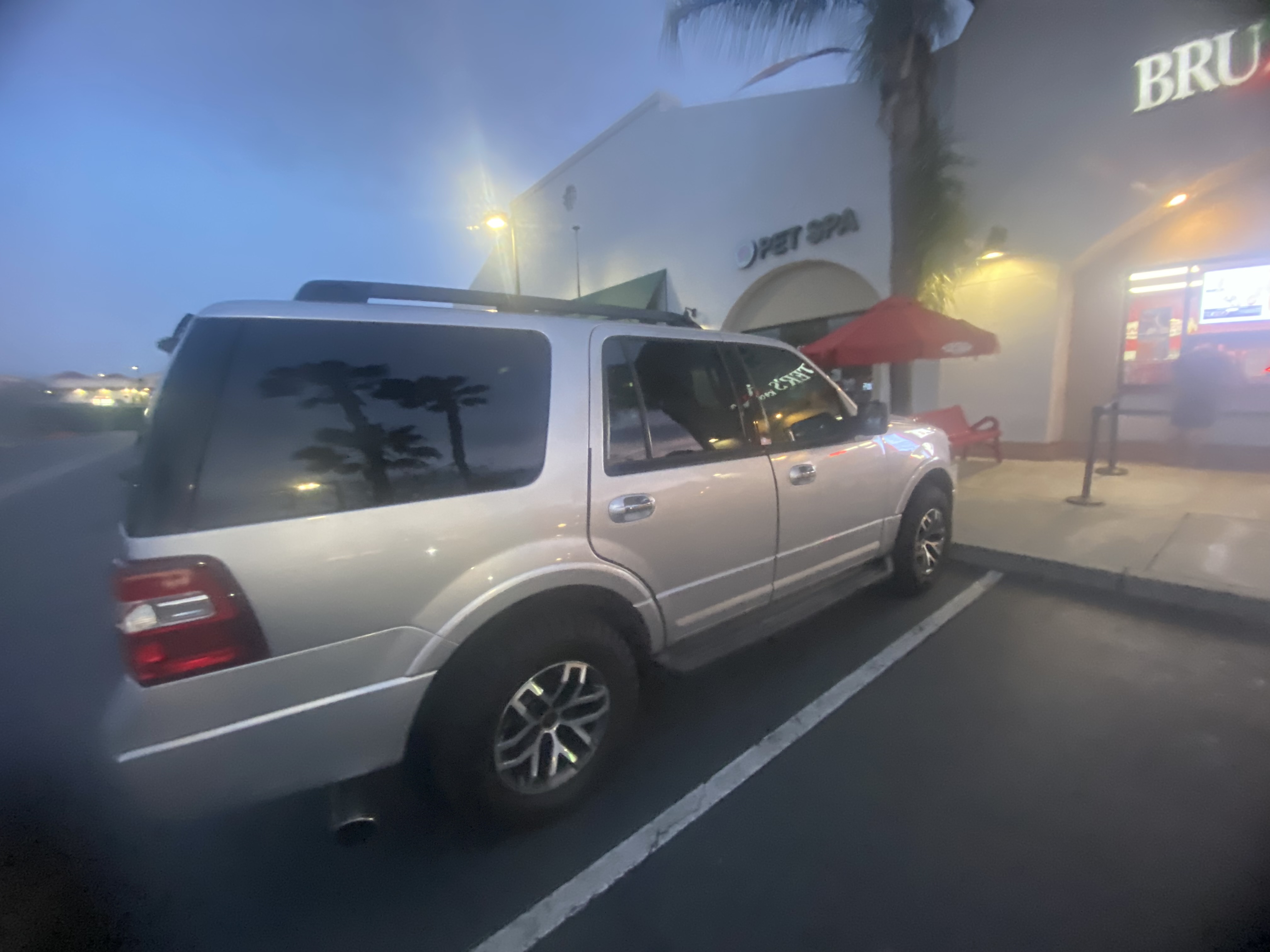 Used 2010 Ford Expedition XLT AWD/4WD image 2