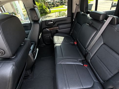 Used 2023 GMC Sierra 2500 Denali w/ Denali Ultimate Package AWD/4WD image 9