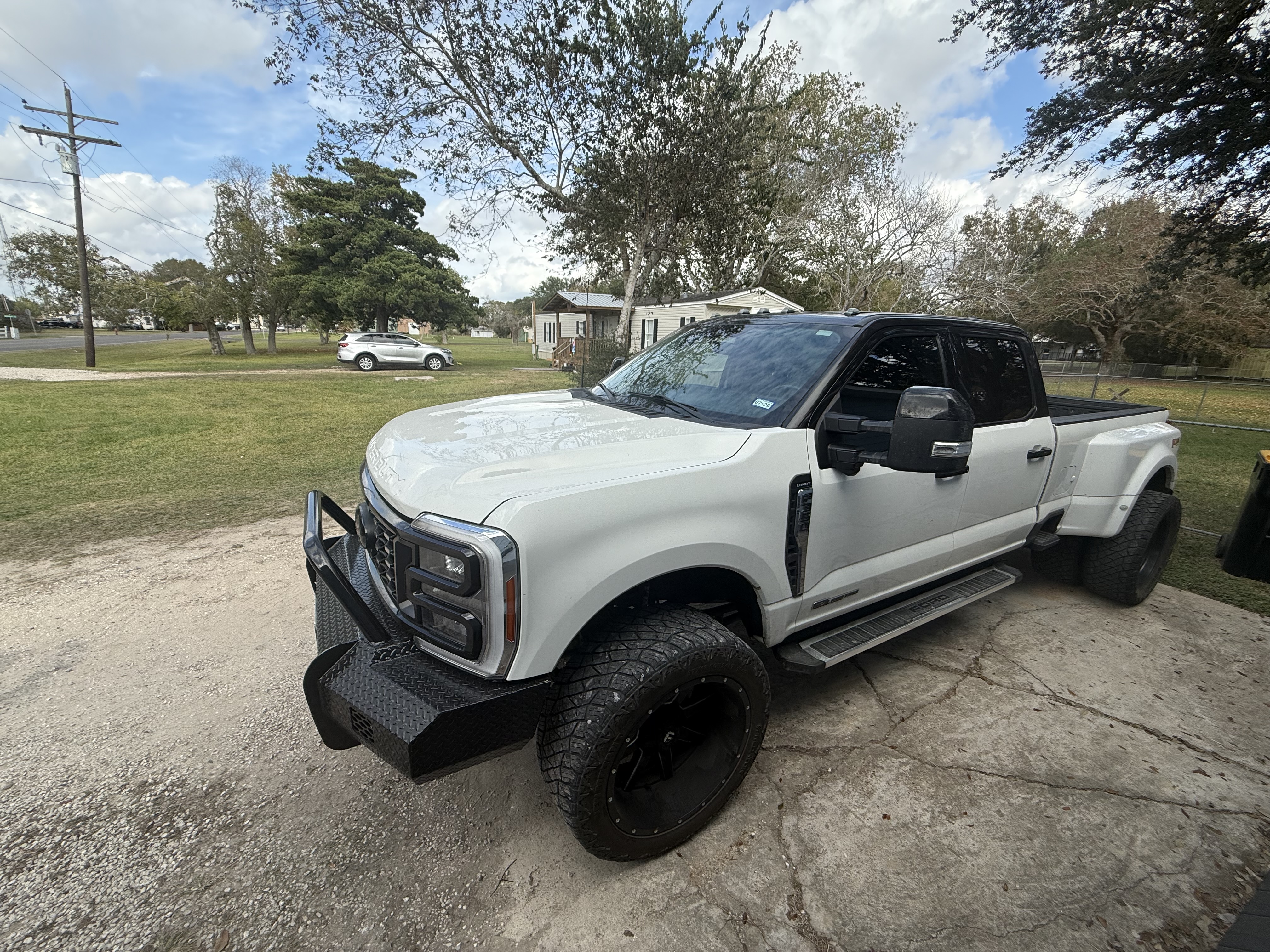 Used 2023 Ford F350 Lariat w/ Chrome Package AWD/4WD image 4
