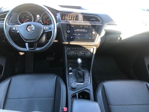 Used 2018 Volkswagen Tiguan SE w/ Panoramic Sunroof Package image 10