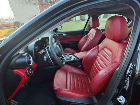 Used 2018 Alfa Romeo Giulia Ti Sport w/ Quick Order Package 22S Sport image 11