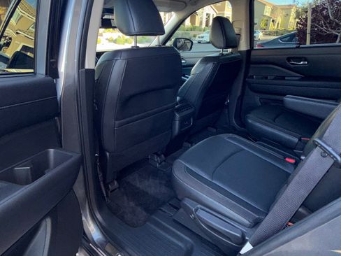 Used 2022 Nissan Pathfinder SL w/ SL Premium Package image 8