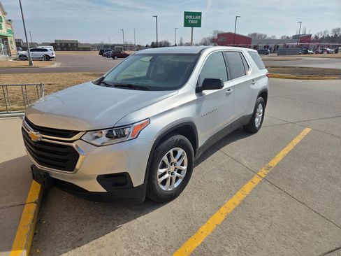 Used 2019 Chevrolet Traverse LS image 2