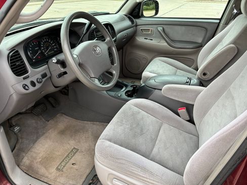 Used 2006 Toyota Sequoia SR5 AWD/4WD image 8